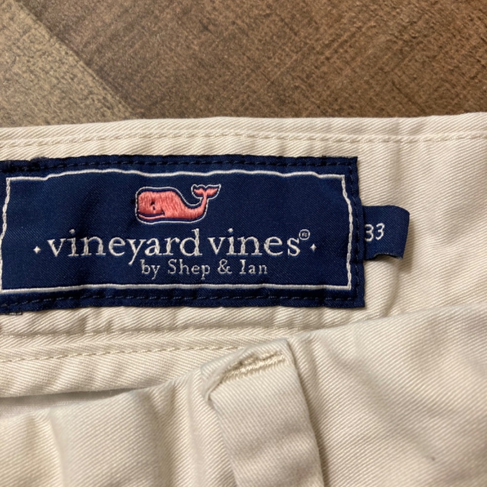 Men’s Vineyard Vines Shorts - Picture 3 of 5